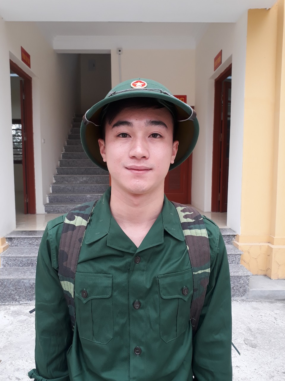 Tôi tình nguyện nhập ngũ